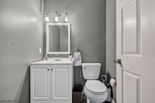169 Winchester Ct, Clifton City, NJ 07013