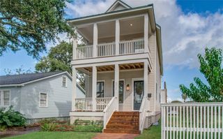 4712 Avenue Q, Galveston, TX 77551