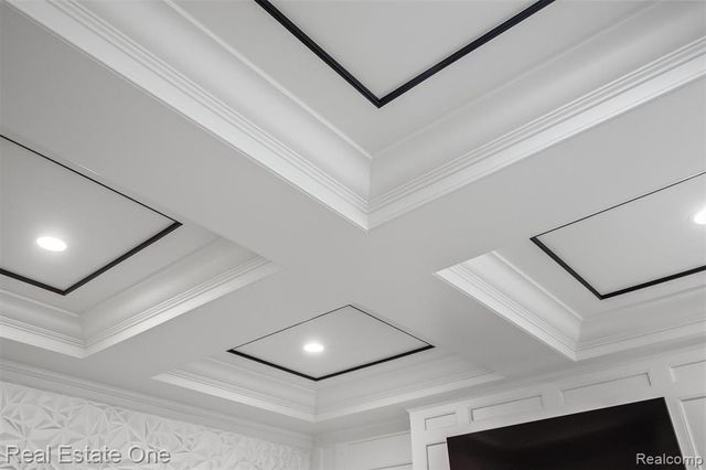 1343 Orchard Ridge Road, Bloomfield Hills, MI 48304