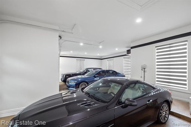 1343 Orchard Ridge Road, Bloomfield Hills, MI 48304