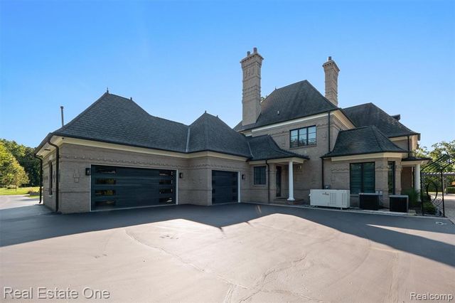 1343 Orchard Ridge Road, Bloomfield Hills, MI 48304