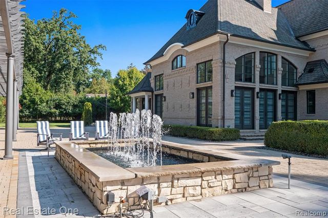 1343 Orchard Ridge Road, Bloomfield Hills, MI 48304