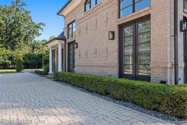 1343 Orchard Ridge Road, Bloomfield Hills, MI 48304