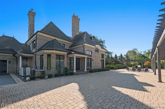 1343 Orchard Ridge Road, Bloomfield Hills, MI 48304