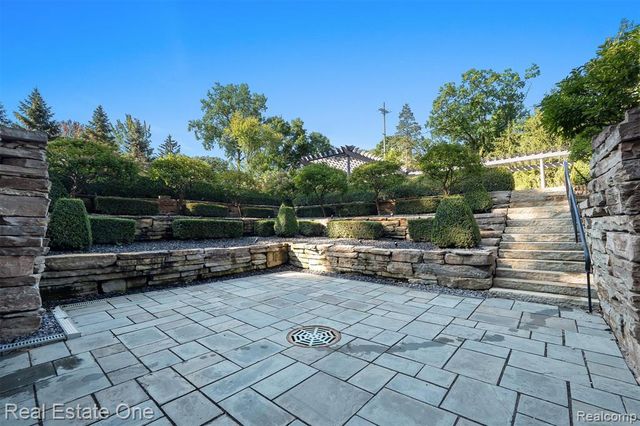 1343 Orchard Ridge Road, Bloomfield Hills, MI 48304