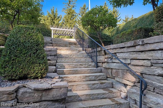 1343 Orchard Ridge Road, Bloomfield Hills, MI 48304