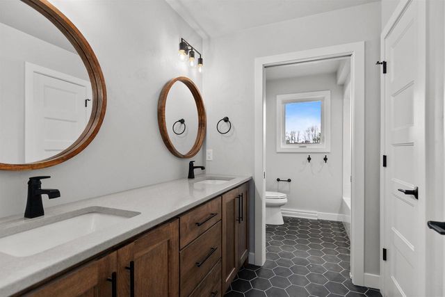 N8872 GALWAY LANE, Menasha, WI 54952