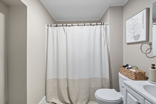 221 East St, Chicopee, MA 01020