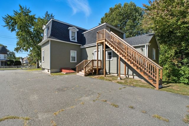221 East St, Chicopee, MA 01020
