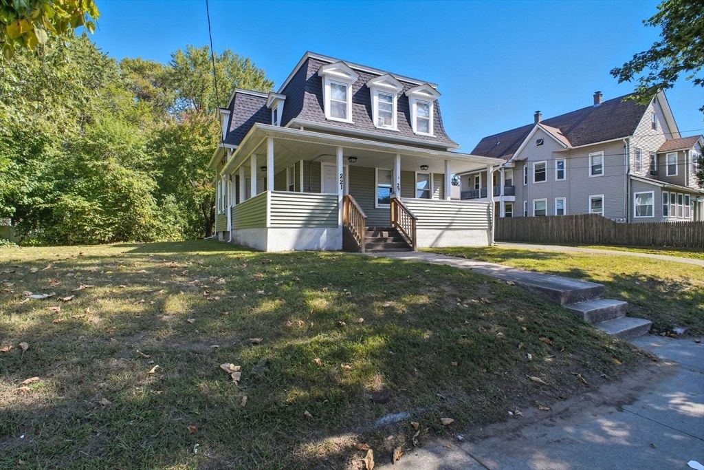 221 East St, Chicopee, MA 01020
