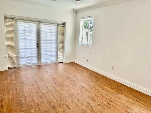 1102 NE 117th St, Biscayne Park, FL 33161