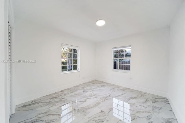 1102 NE 117th St, Biscayne Park, FL 33161