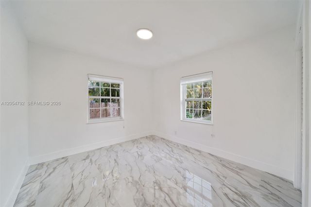 1102 NE 117th St, Biscayne Park, FL 33161