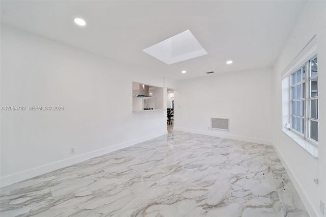 1102 NE 117th St, Biscayne Park, FL 33161