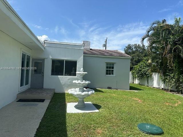 1102 NE 117th St, Biscayne Park, FL 33161