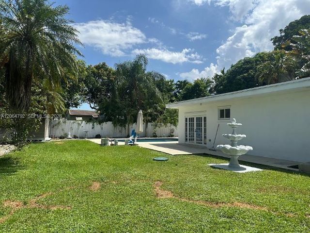 1102 NE 117th St, Biscayne Park, FL 33161