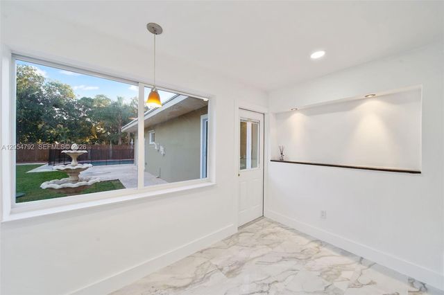 1102 NE 117th St, Biscayne Park, FL 33161