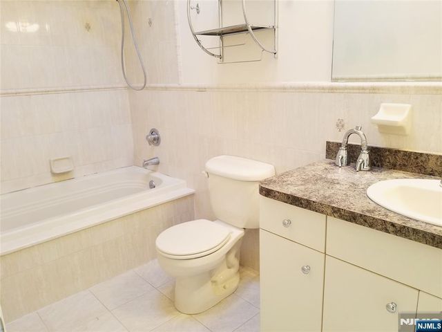 393 Washington Avenue, Cliffside Park, NJ 07010
