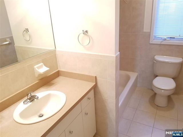 393 Washington Avenue, Cliffside Park, NJ 07010