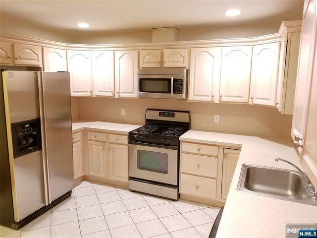 393 Washington Avenue, Cliffside Park, NJ 07010