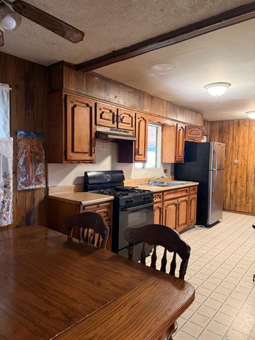 40284 Ralph Road, Cutler, CA 93615