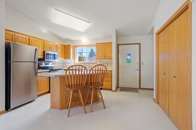 745 Sterling Court, Mahtomedi, MN 55115