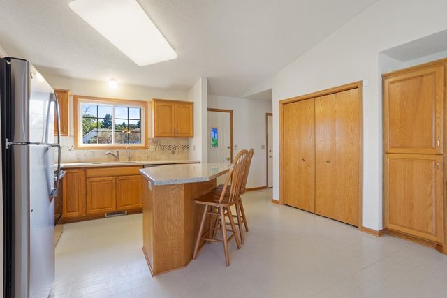 745 Sterling Court, Mahtomedi, MN 55115