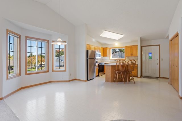 745 Sterling Court, Mahtomedi, MN 55115