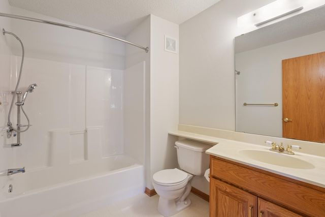 745 Sterling Court, Mahtomedi, MN 55115