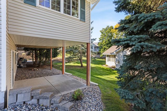 745 Sterling Court, Mahtomedi, MN 55115