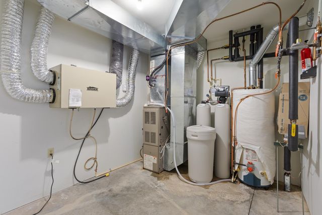 745 Sterling Court, Mahtomedi, MN 55115