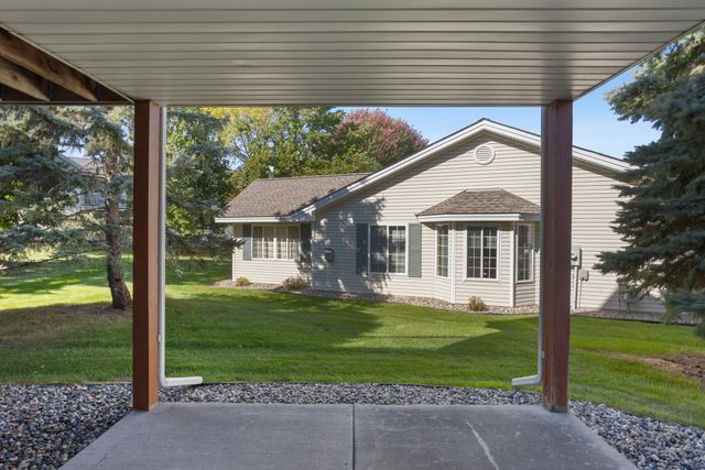 745 Sterling Court, Mahtomedi, MN 55115