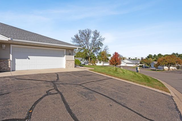 745 Sterling Court, Mahtomedi, MN 55115