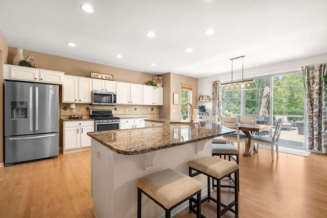 3288 W Yorkshire CIRCLE, Franklin, WI 53132