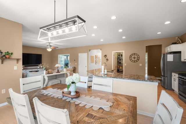 3288 W Yorkshire CIRCLE, Franklin, WI 53132