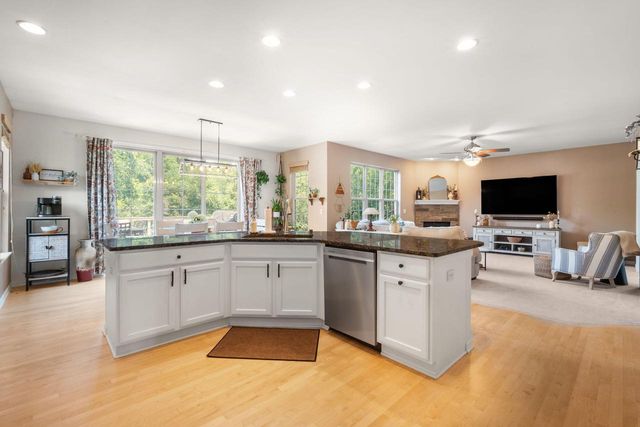 3288 W Yorkshire CIRCLE, Franklin, WI 53132
