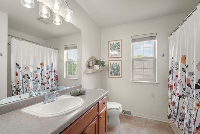 3288 W Yorkshire CIRCLE, Franklin, WI 53132