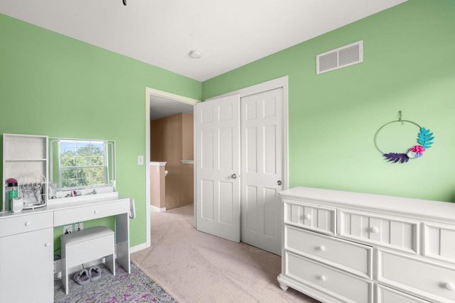 3288 W Yorkshire CIRCLE, Franklin, WI 53132
