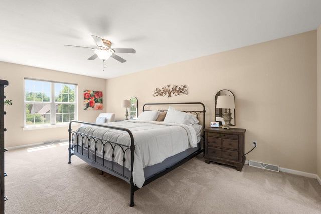 3288 W Yorkshire CIRCLE, Franklin, WI 53132