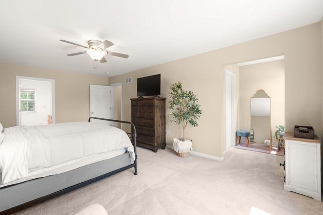 3288 W Yorkshire CIRCLE, Franklin, WI 53132