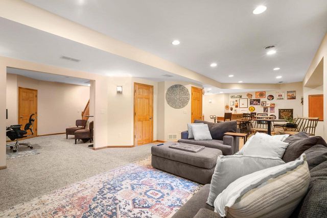 3288 W Yorkshire CIRCLE, Franklin, WI 53132