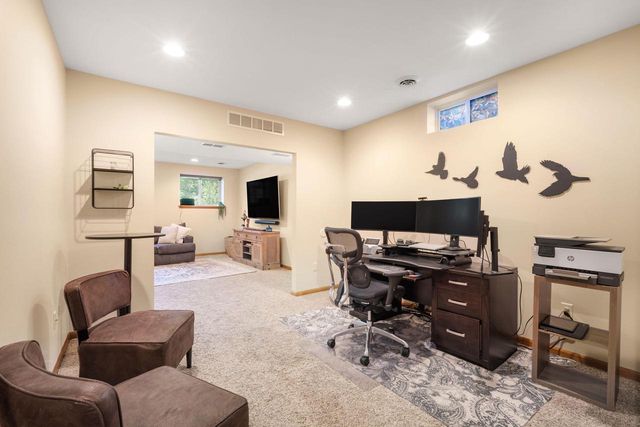 3288 W Yorkshire CIRCLE, Franklin, WI 53132