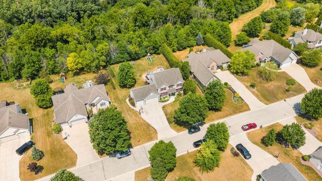 3288 W Yorkshire CIRCLE, Franklin, WI 53132