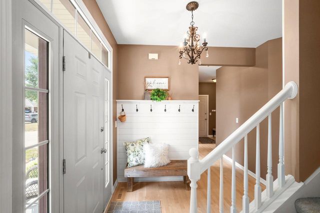 3288 W Yorkshire CIRCLE, Franklin, WI 53132