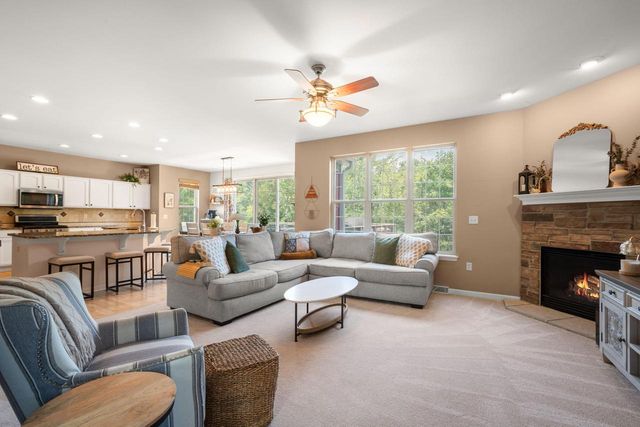 3288 W Yorkshire CIRCLE, Franklin, WI 53132