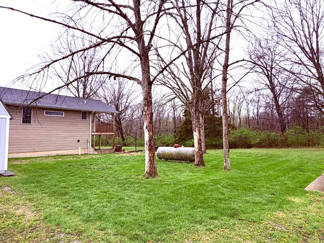 658 Deerfield Road, Walnut Hill, IL 62893