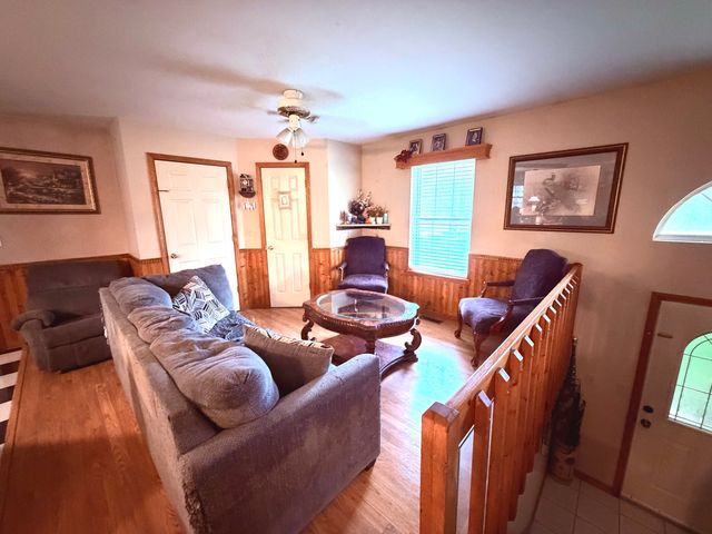 658 Deerfield Road, Walnut Hill, IL 62893