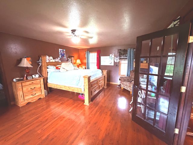 658 Deerfield Road, Walnut Hill, IL 62893