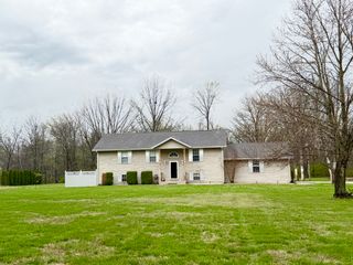 658 Deerfield Road, Walnut Hill, IL 62893