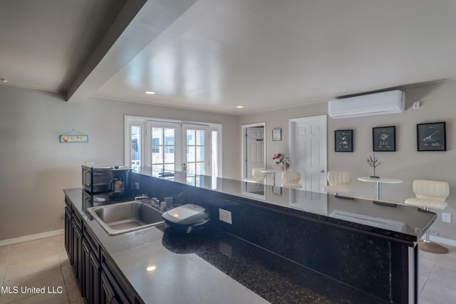 1282 Beach Boulevard, 206, Biloxi, MS 39530